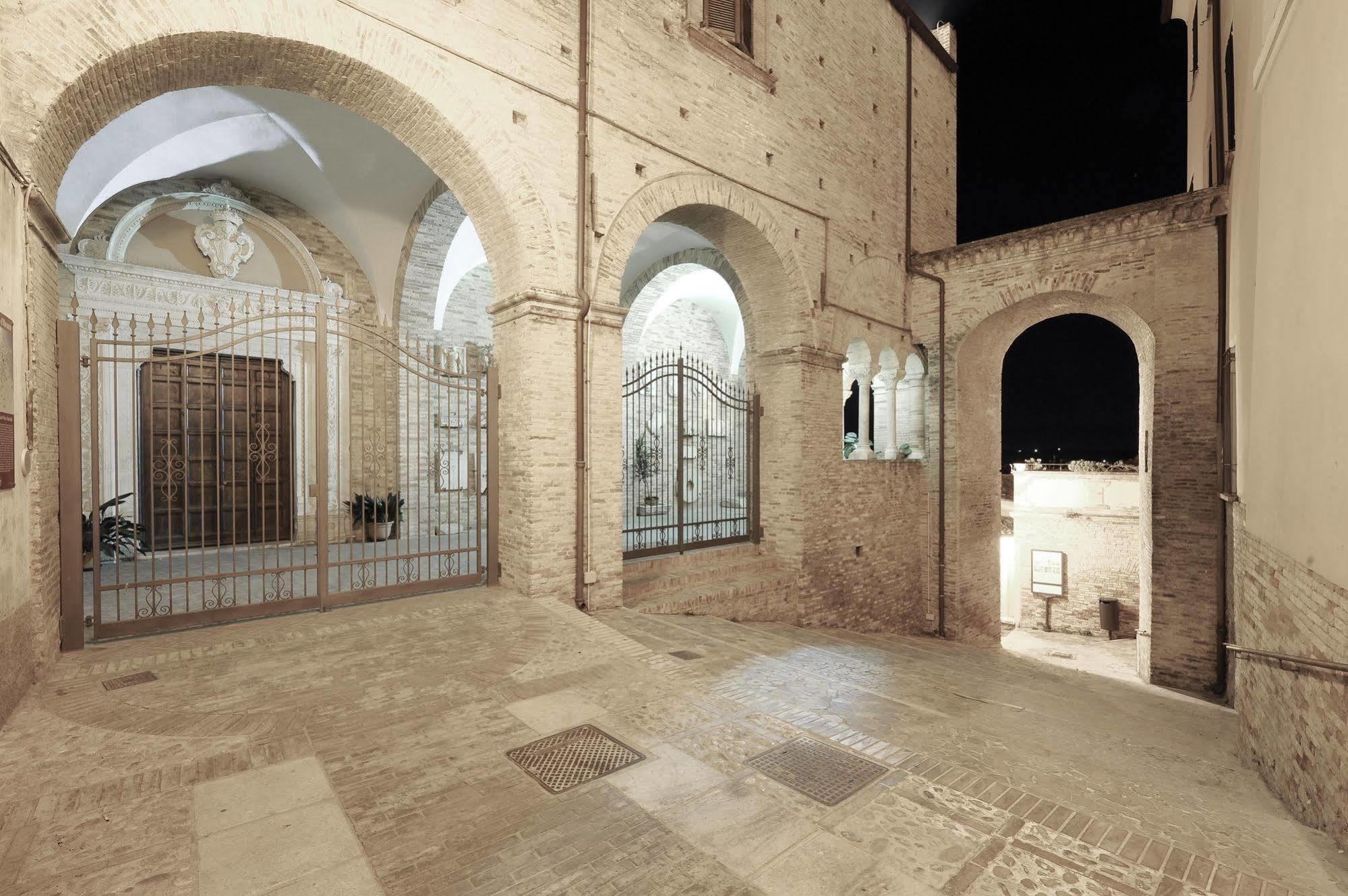 Castello Chiola Dimora Storica Hotel Loreto Aprutino Kültér fotó